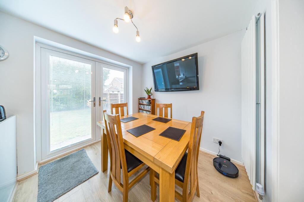 17 Arnside Avenue dining room.jpg