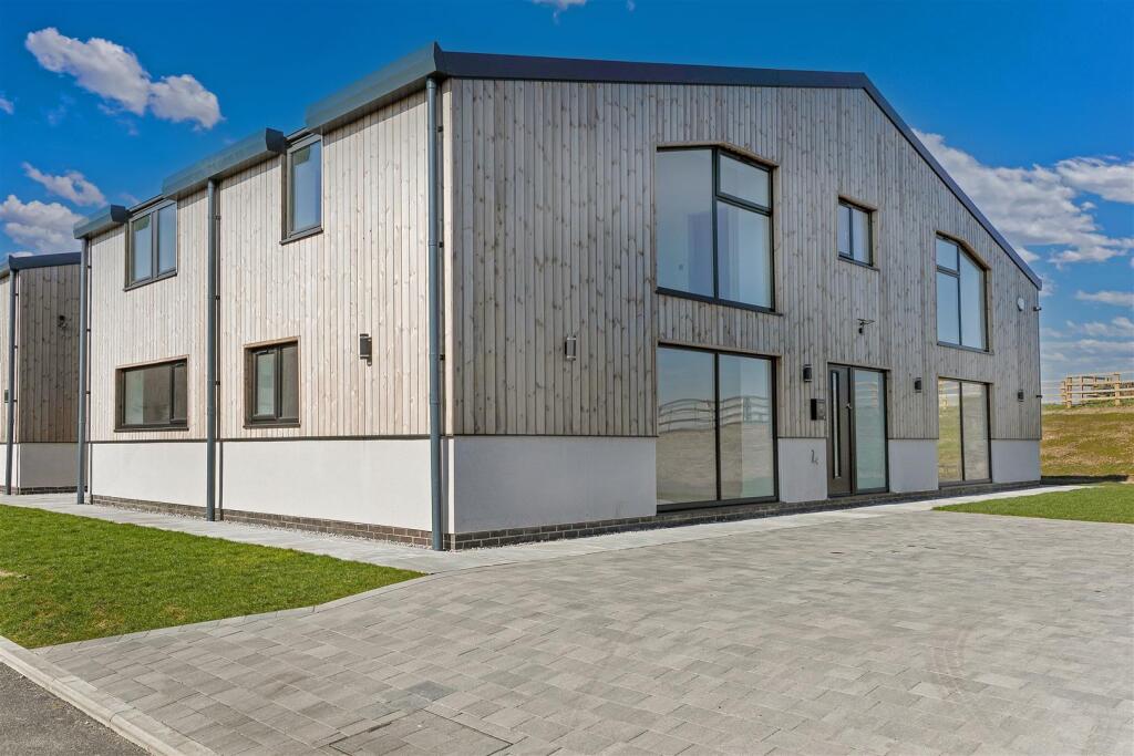 Saxon Rise.38.Photoneg.co.jpg