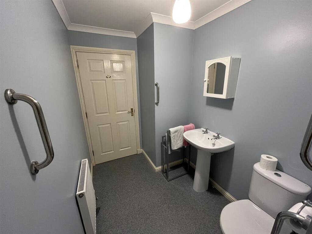 SHOWER ROOM