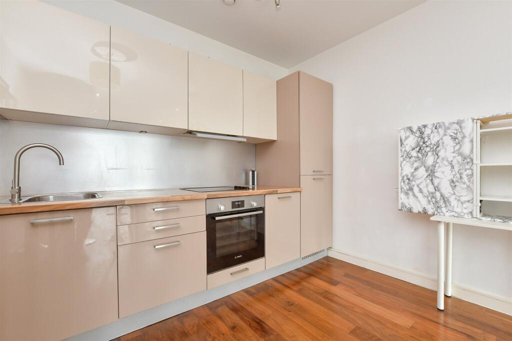 Lounge / Kitchen