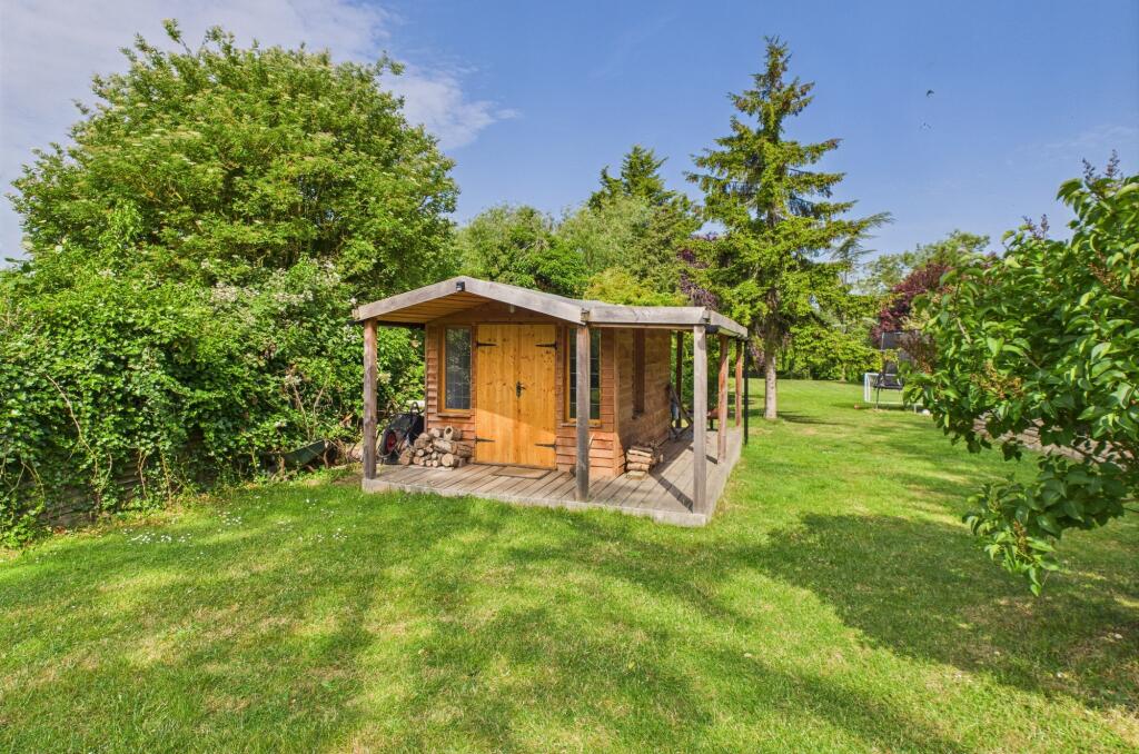 CAM02519G0-PR0298-STILL009