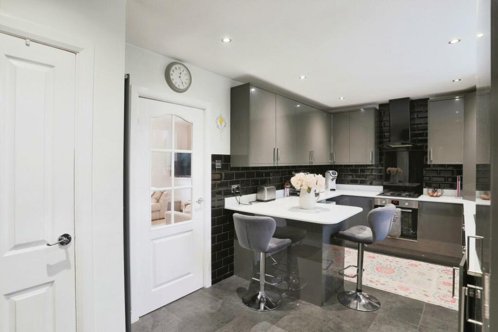 KITCHEN / DINER