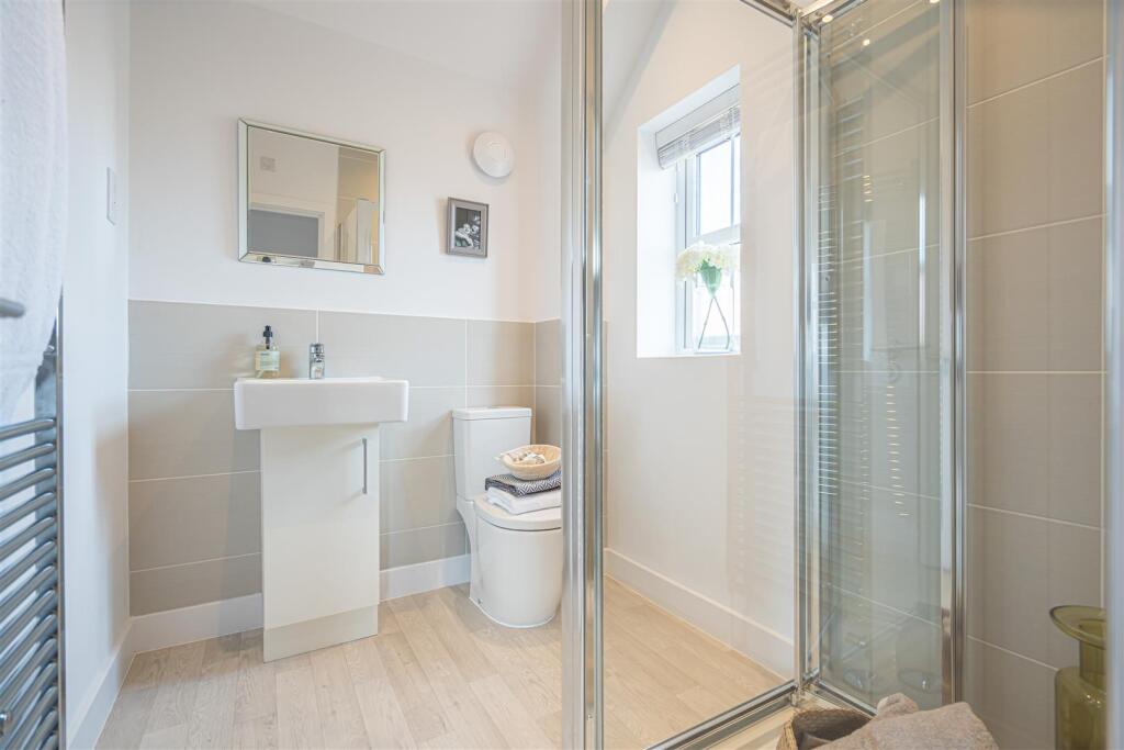 EN SUITE SHOWER ROOM