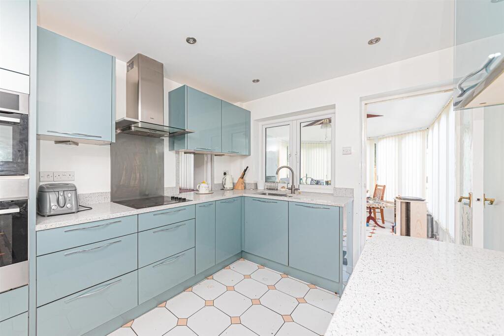 3 Old Wokingham Road (6).jpg