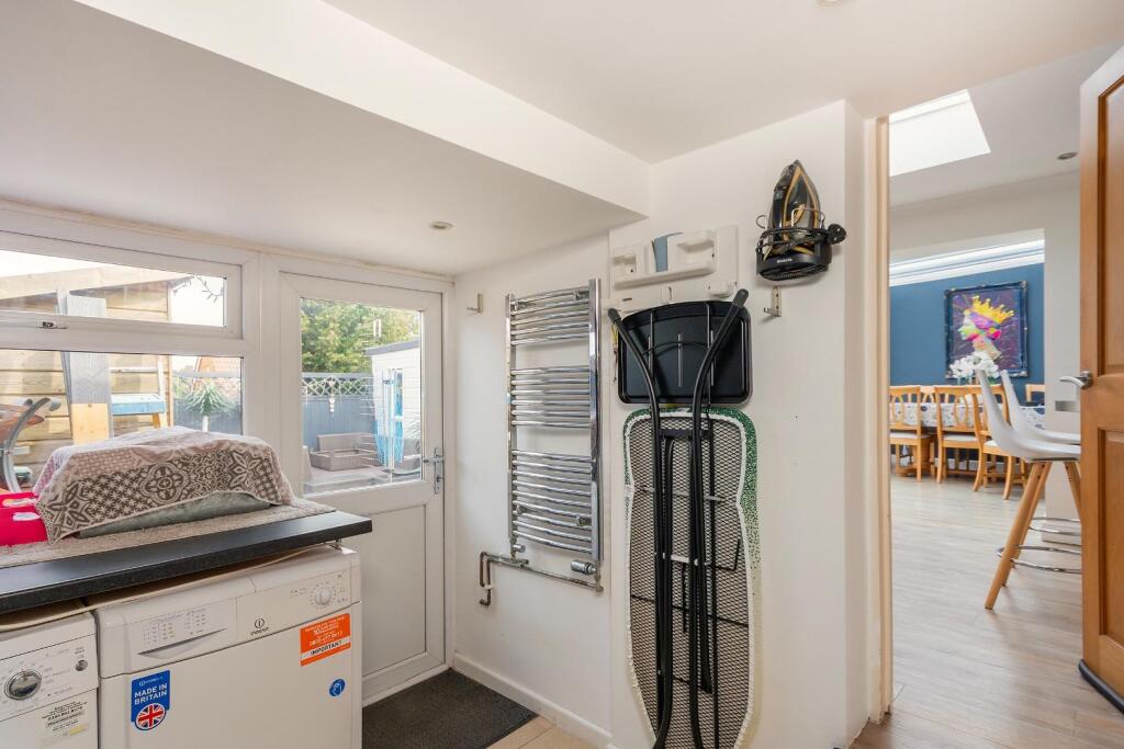 4R8DHE - Utility A.jpg