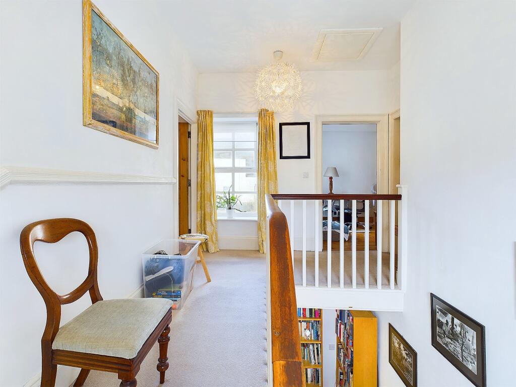 CAM04201G0-PR0003-STILL011