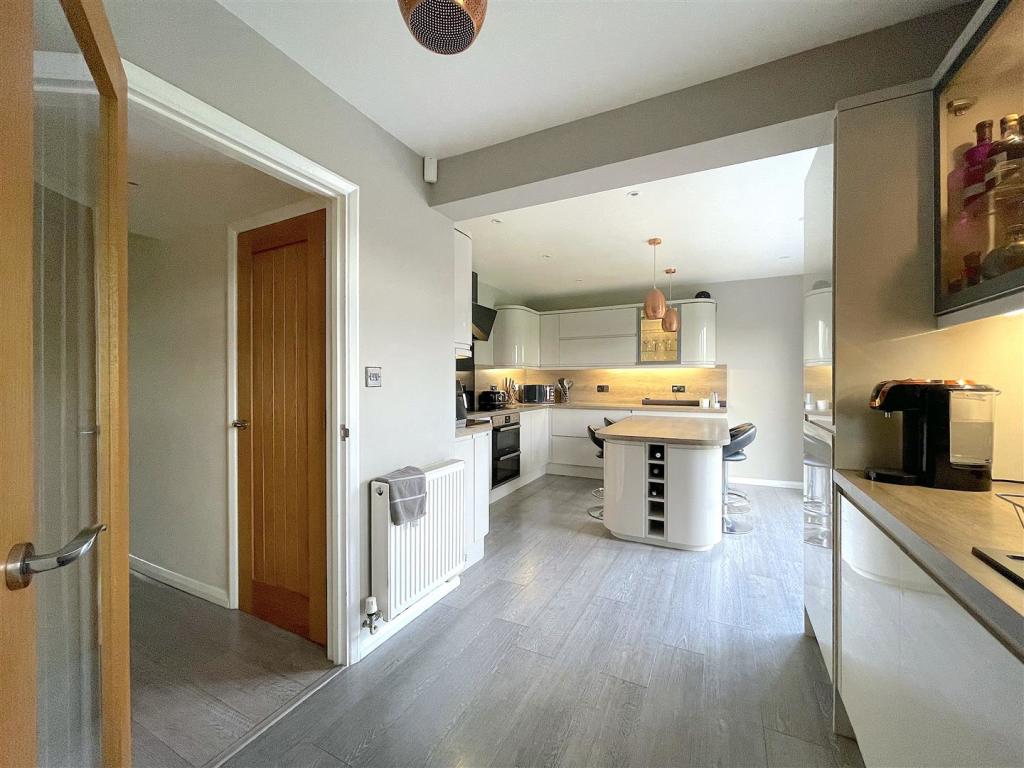 Kitchen:Dining Room (2).jpeg