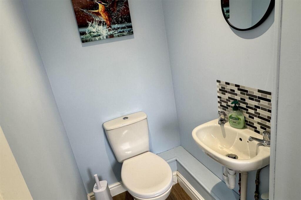 Ground Floor Cloak Room/WC