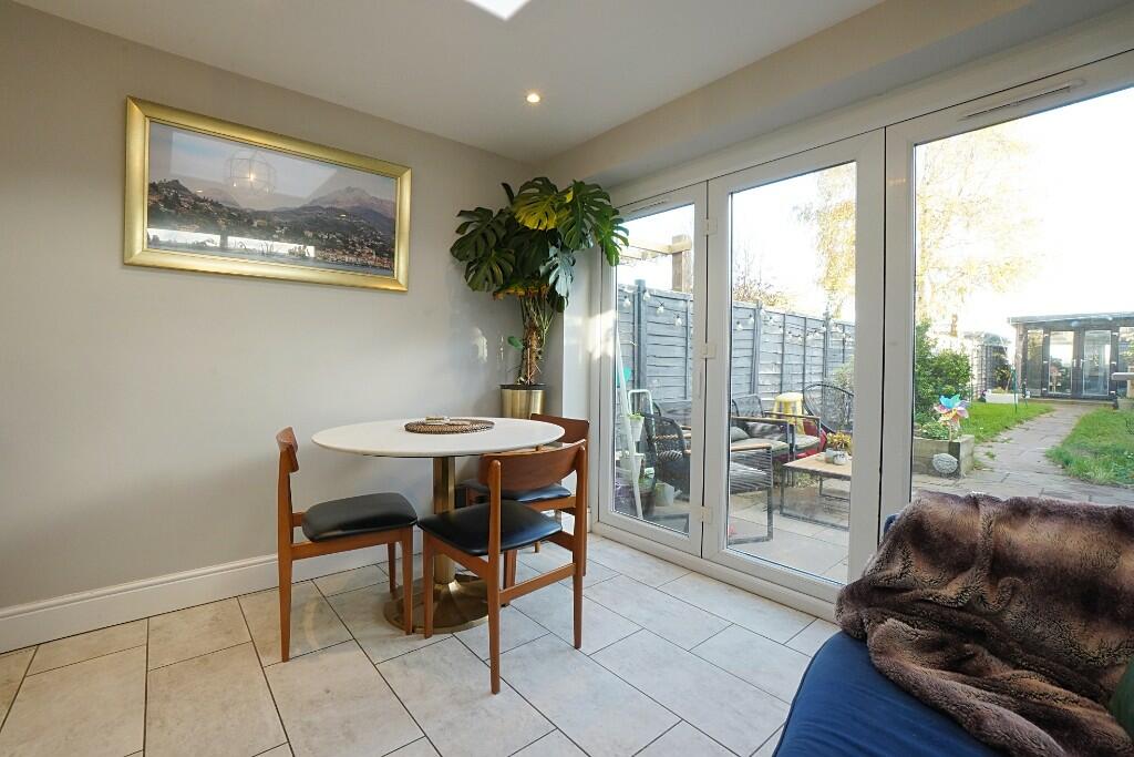 Kitchen dining room