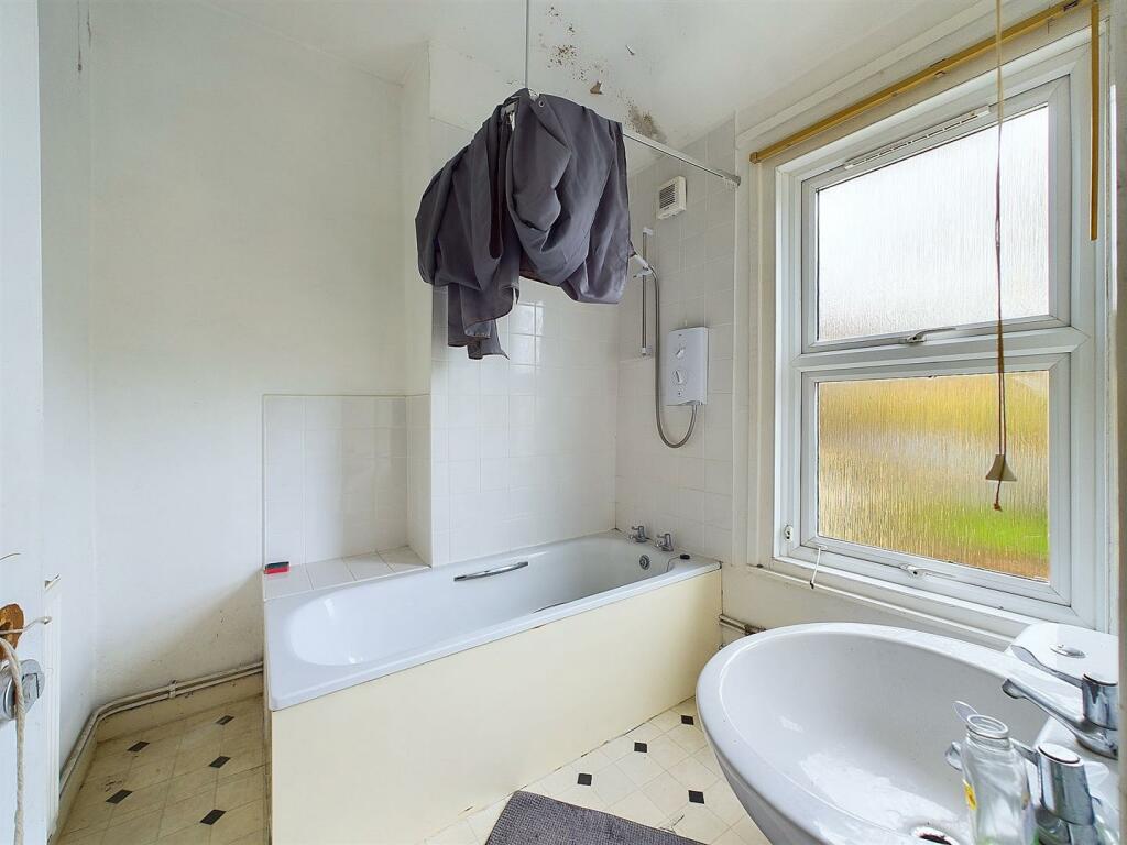 12 - 2 X 1-Bed Flats In St Werburghs.jpg