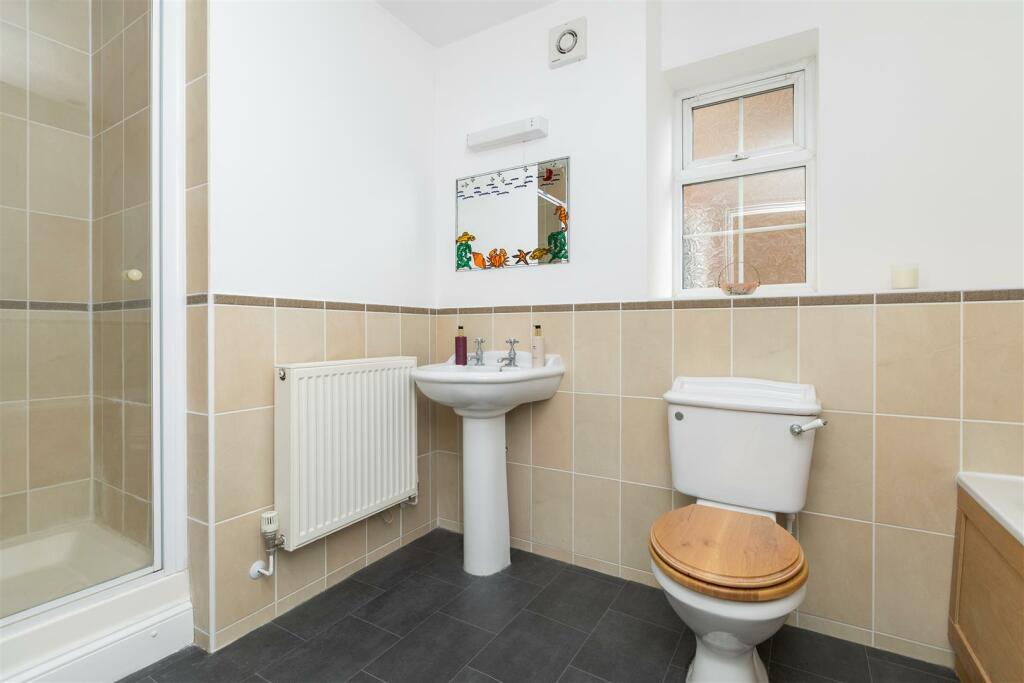 Bath/Shower Room