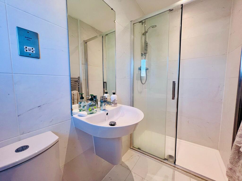 EN SUITE 2.jpg