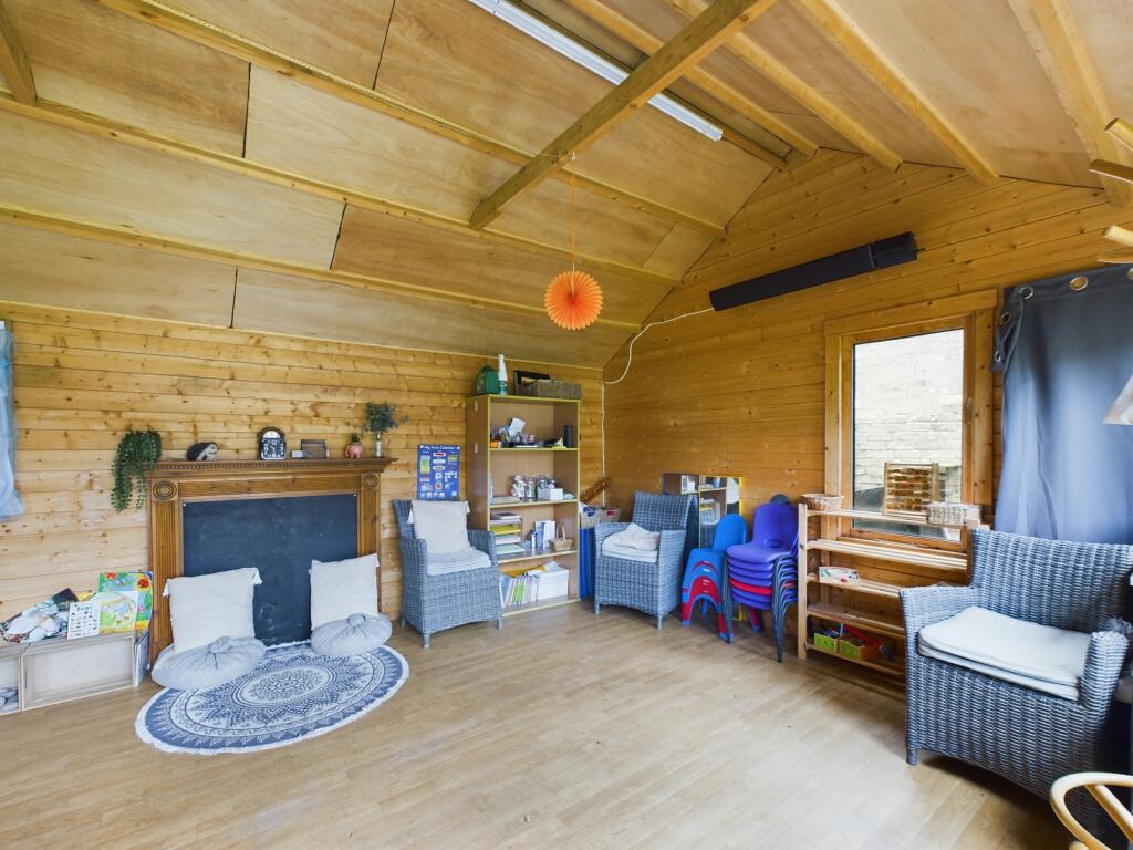 CAM02519G0-PR0134-STILL021