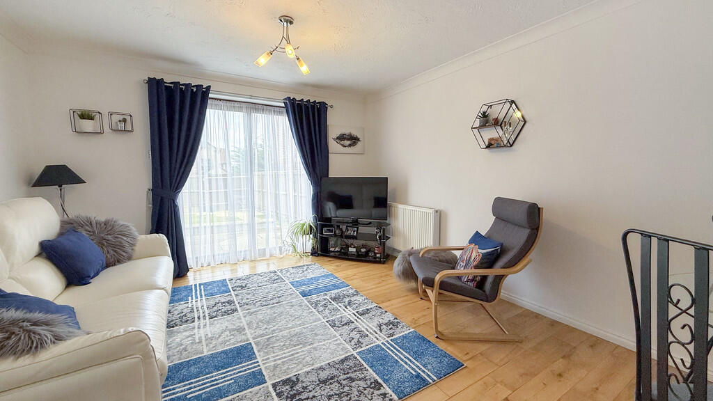 Lounge/dining roo...