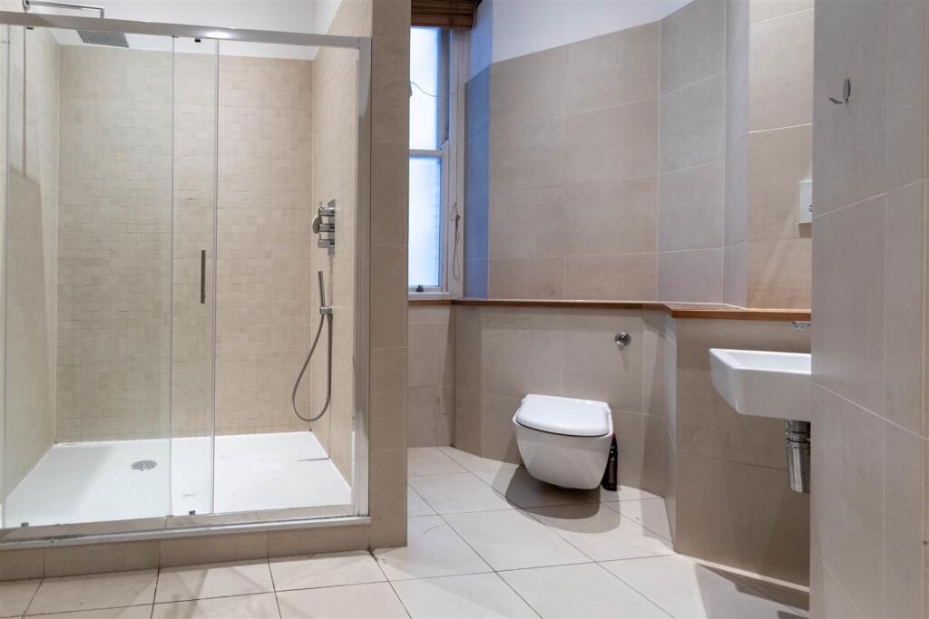 en-suite 2.jpg
