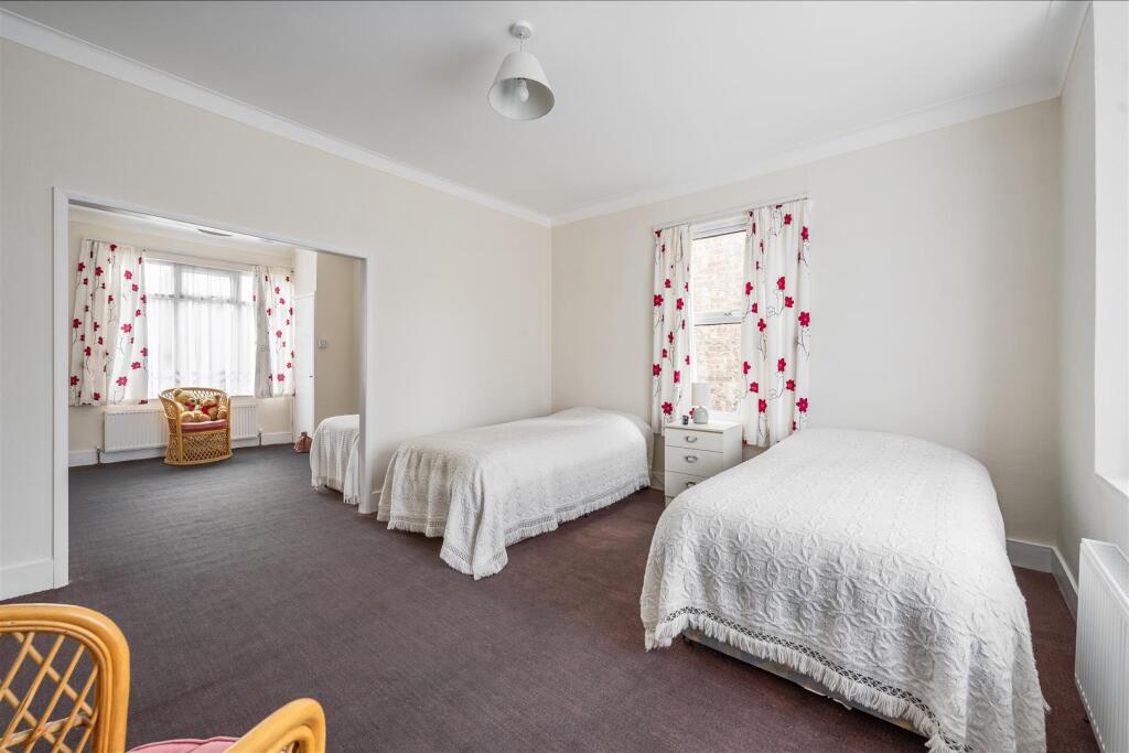 Chingford Avenue E4