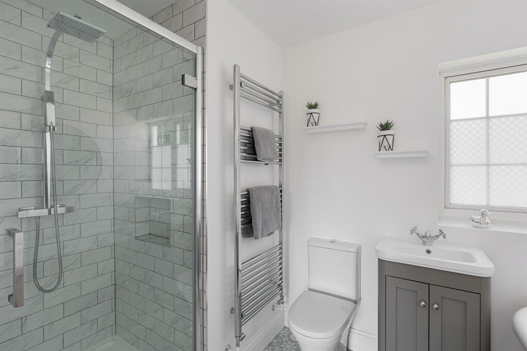 Ensuite to Master Bedroom