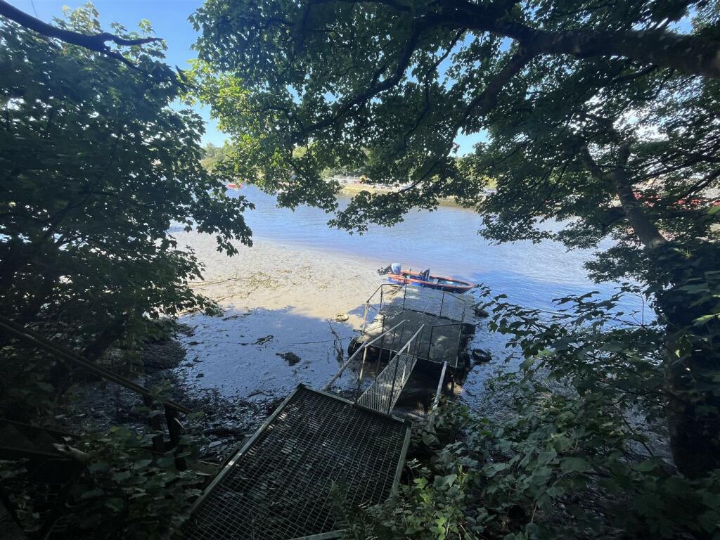 Pontoon