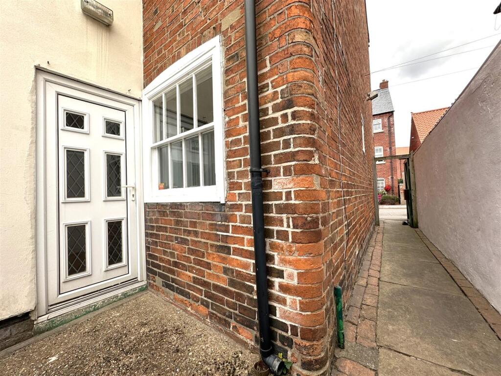 Side Passage/ Entrance 288