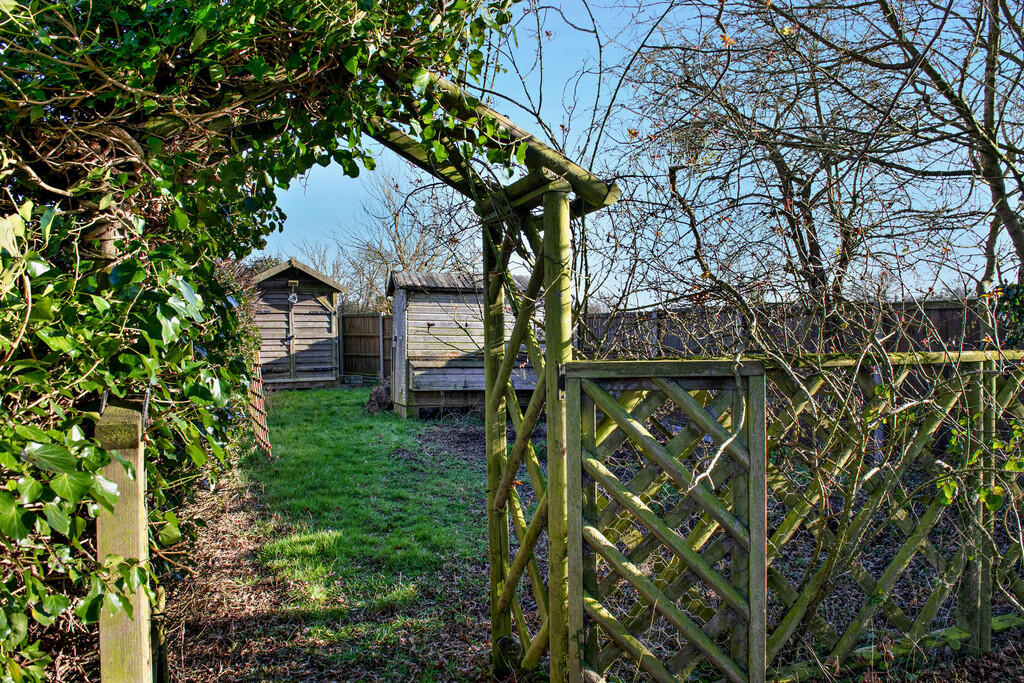 8638610-exterior1...