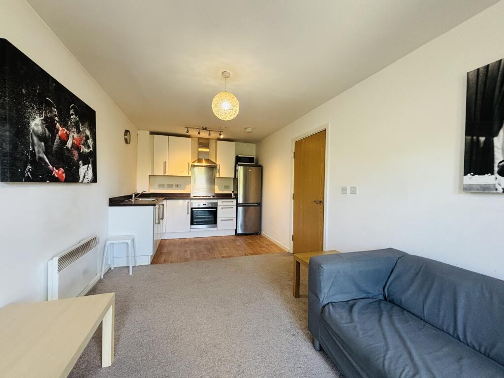 Charming apartment with parking **AVAILABLE NOW**