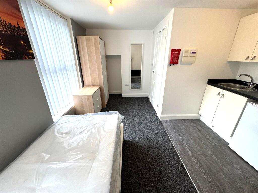 Room Pic 2