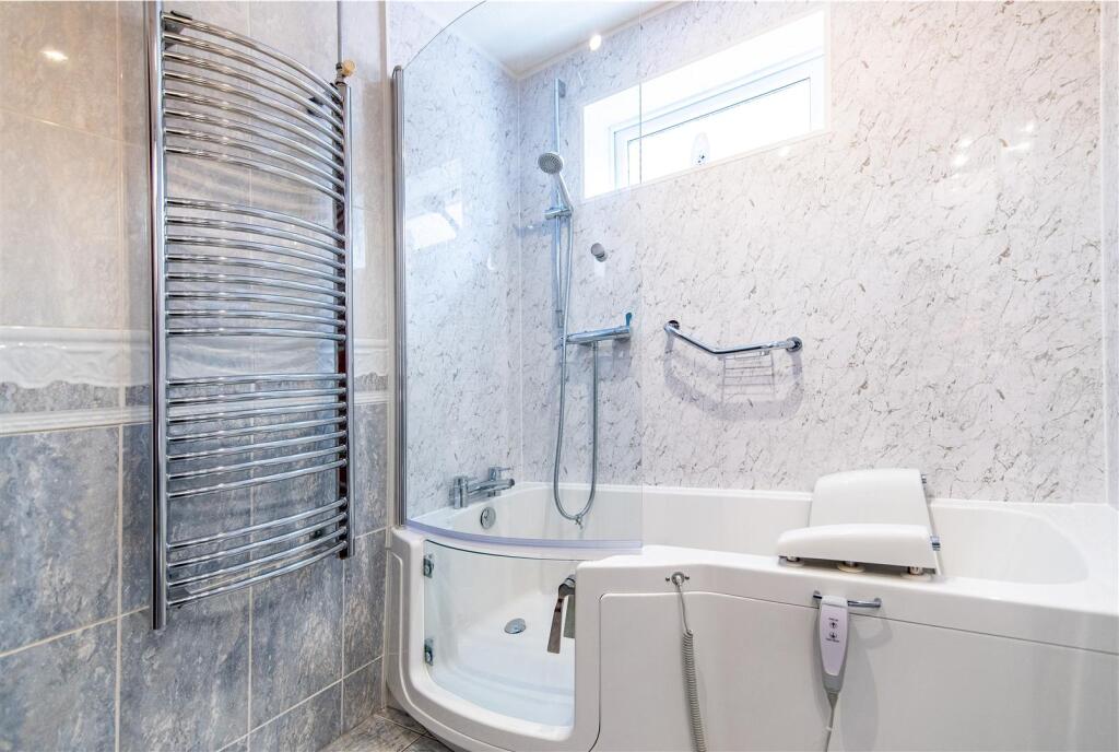 8 Morton Close-14.jpg
