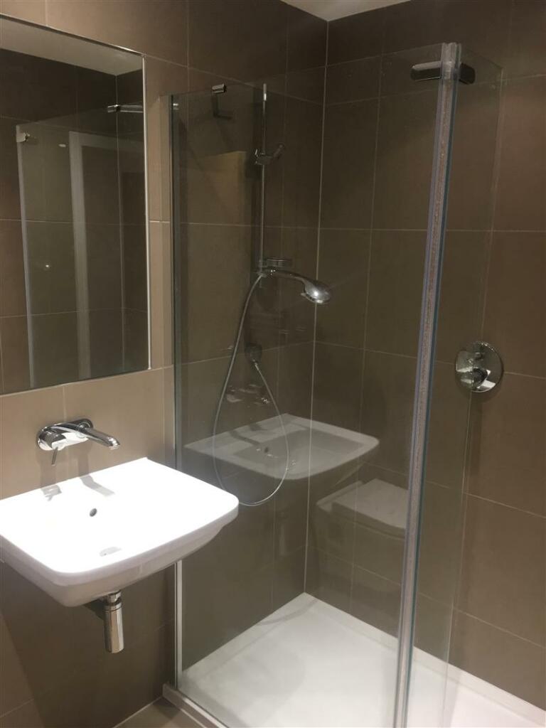 Bathroom 2.jpg