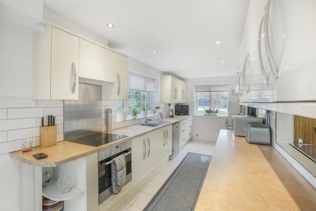 KITCHEN/BREAKFAST ROOM