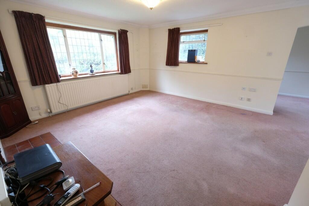 SITTING/DINING ROOM