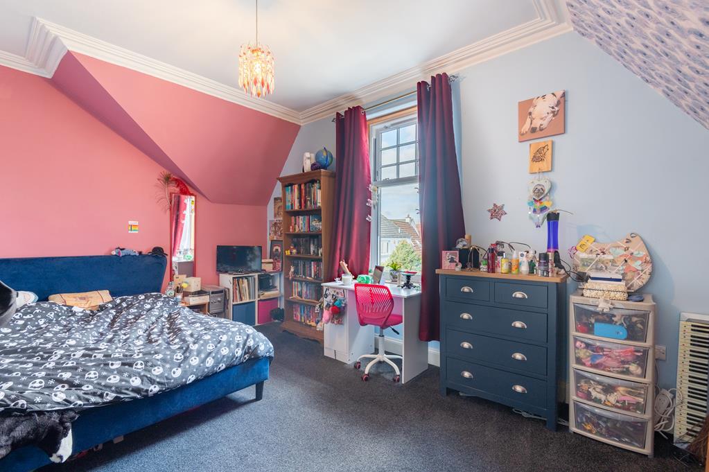 BEDROOM 2