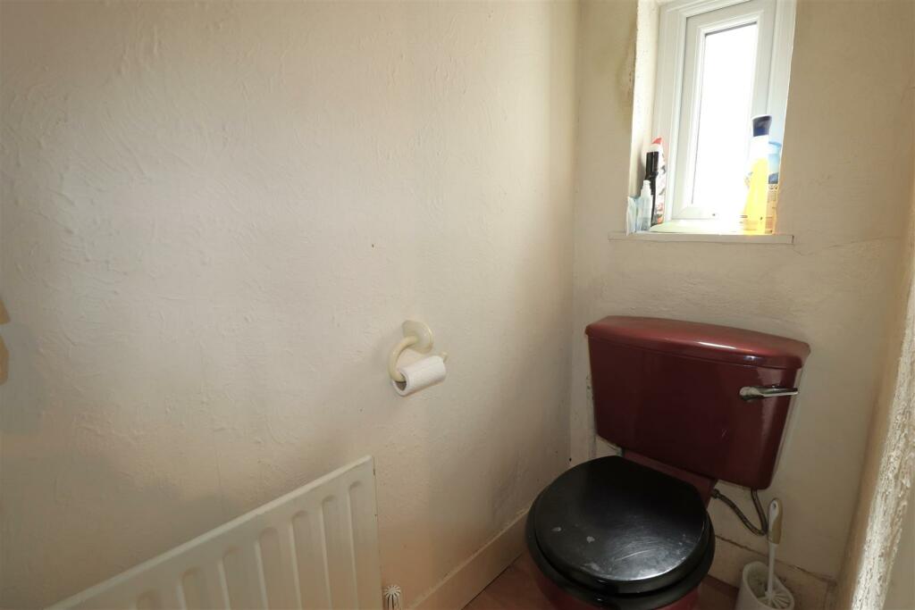 Top Floor Toilet.JPG
