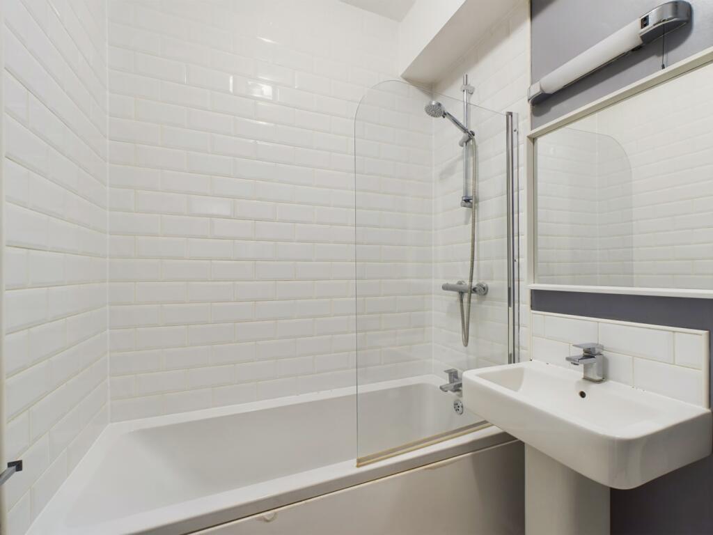 CAM01909G0-PR0254-STILL004