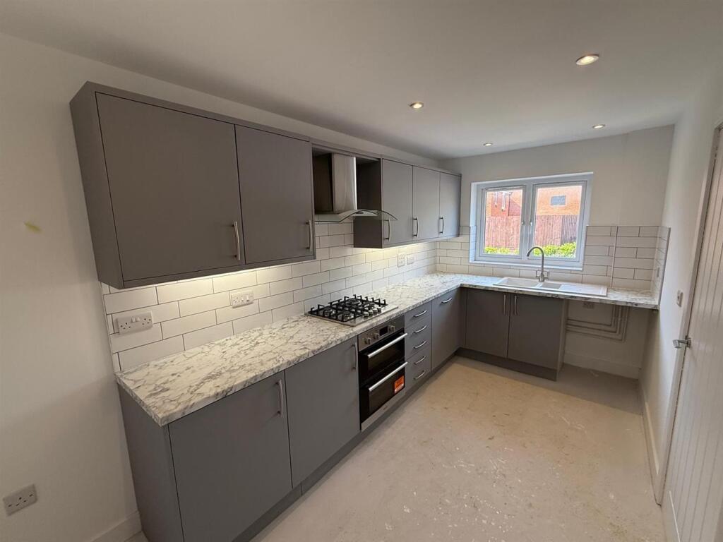 Plot 476 kitchen.jpg