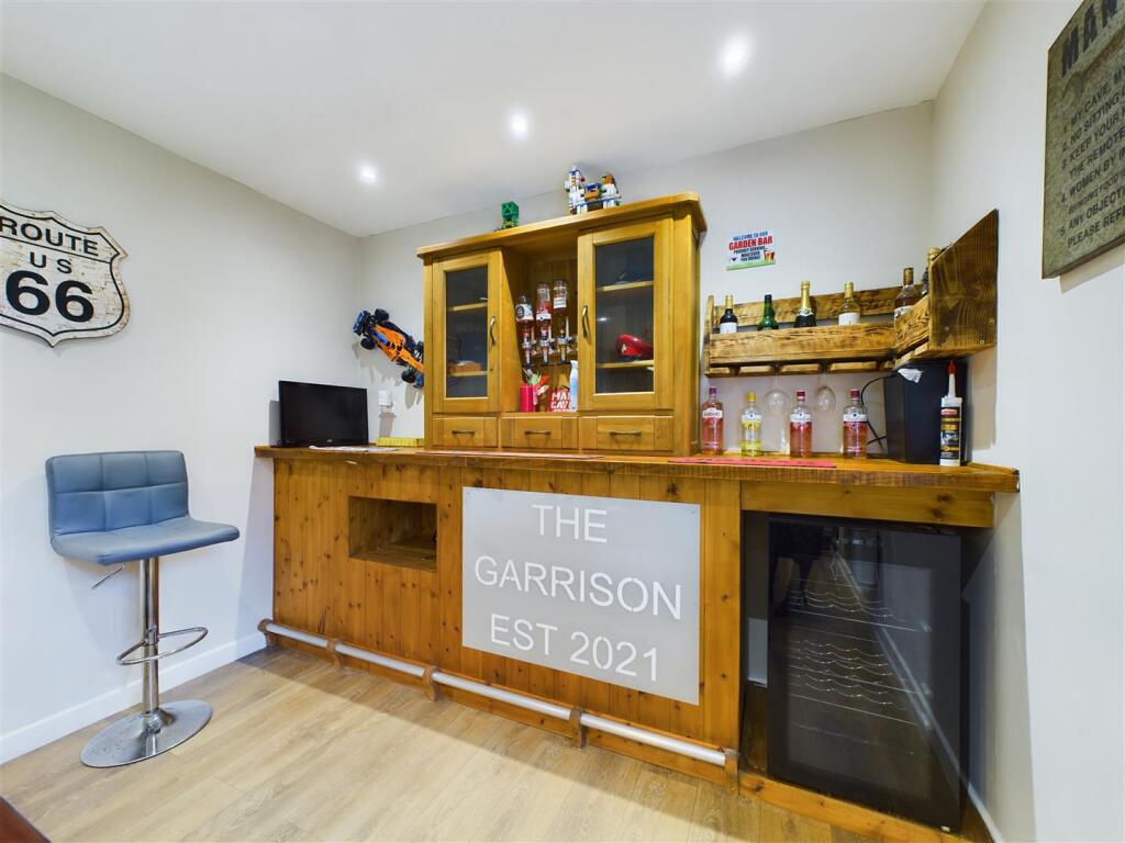 GARAGE/BAR/GAMES ROOM