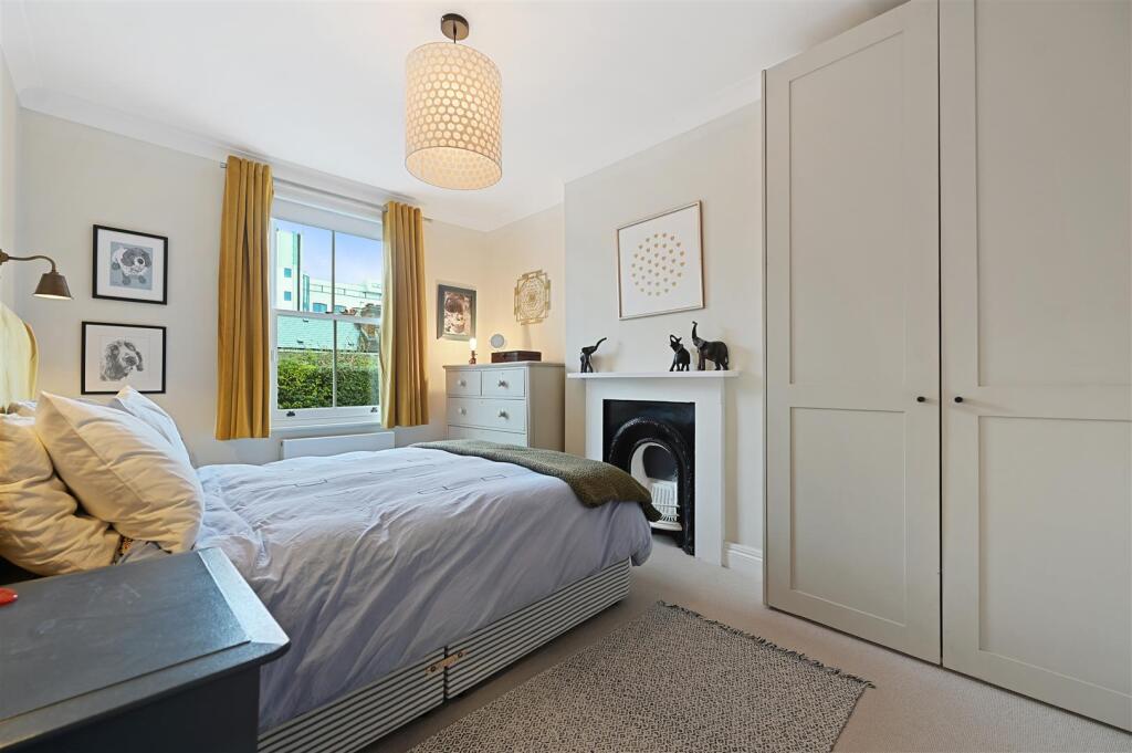 Bradmore Park Road - BedroomD3 (1).JPG