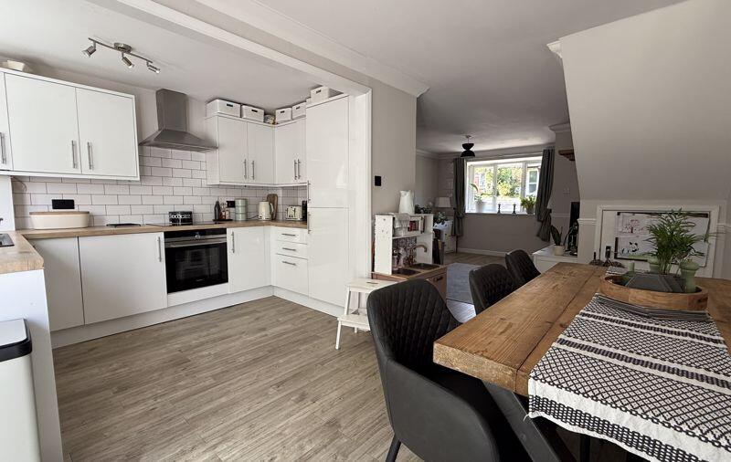 Kitchen/Dining Area