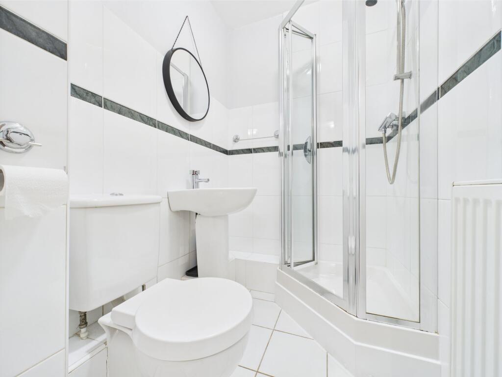 En-suite (Bedroom Three)