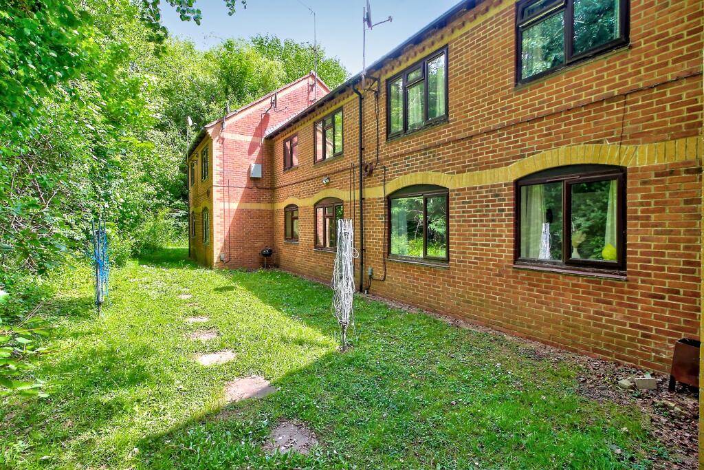 Rear communal gardens