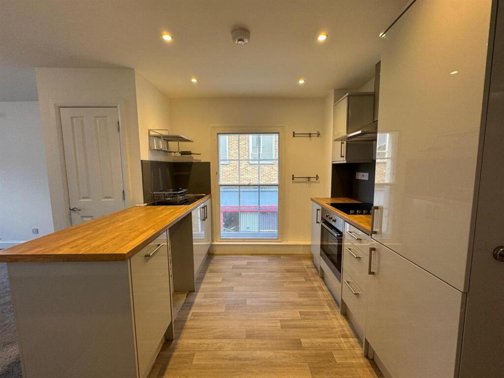 Kitchen 2.jpg