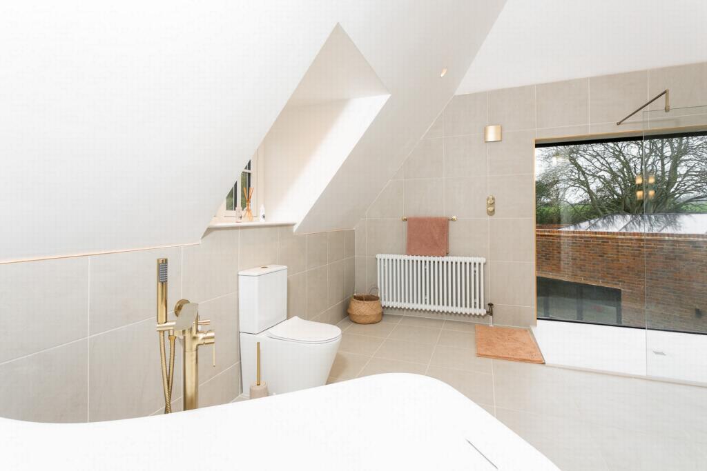 En-Suite Bathroom