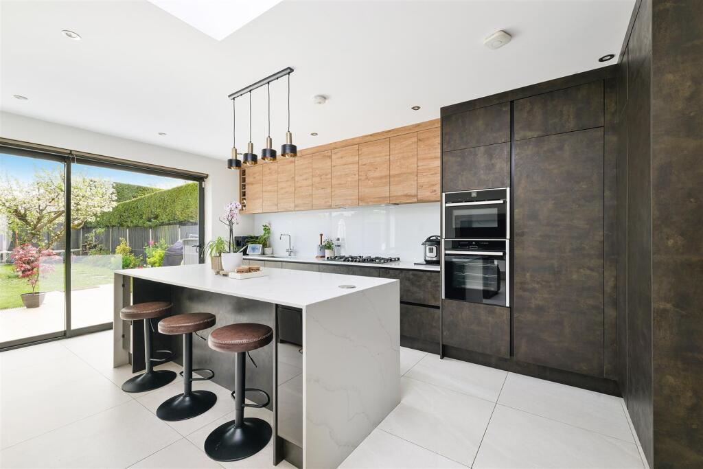 BRADSTOCK ROAD, 70- (1).jpg