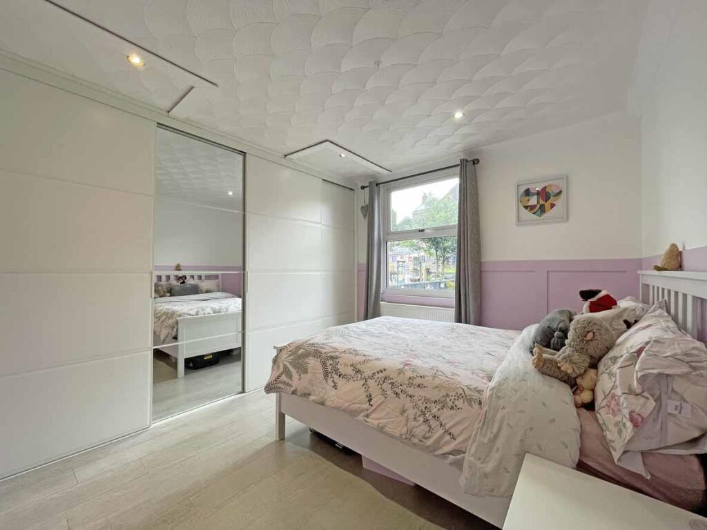 Old Laira Road 331 - Bed 3.jpg