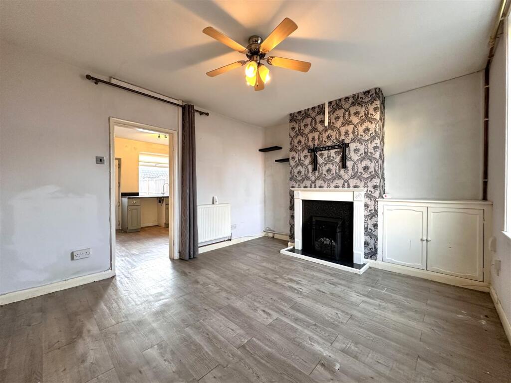 Lounge Through To Kitchen/Diner 090