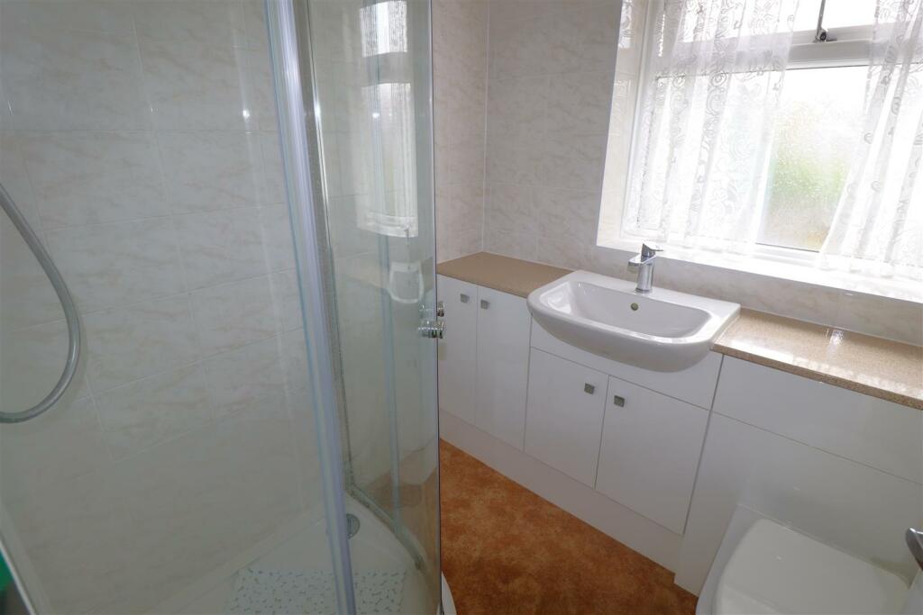 SHOWER ROOM.JPG