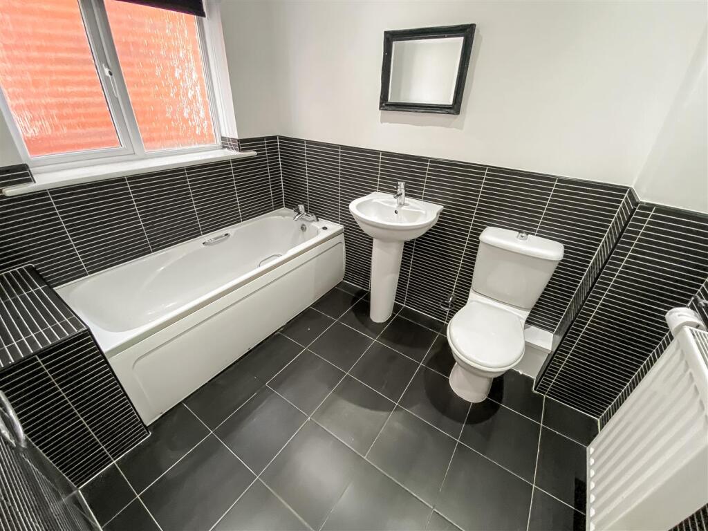 Family Bathroom/WC