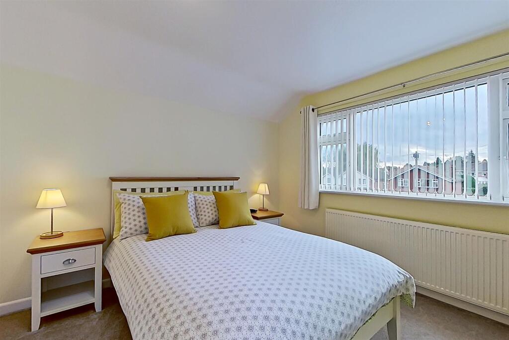 18. 19 Heath Croft Road inside-22 (Large).jpg