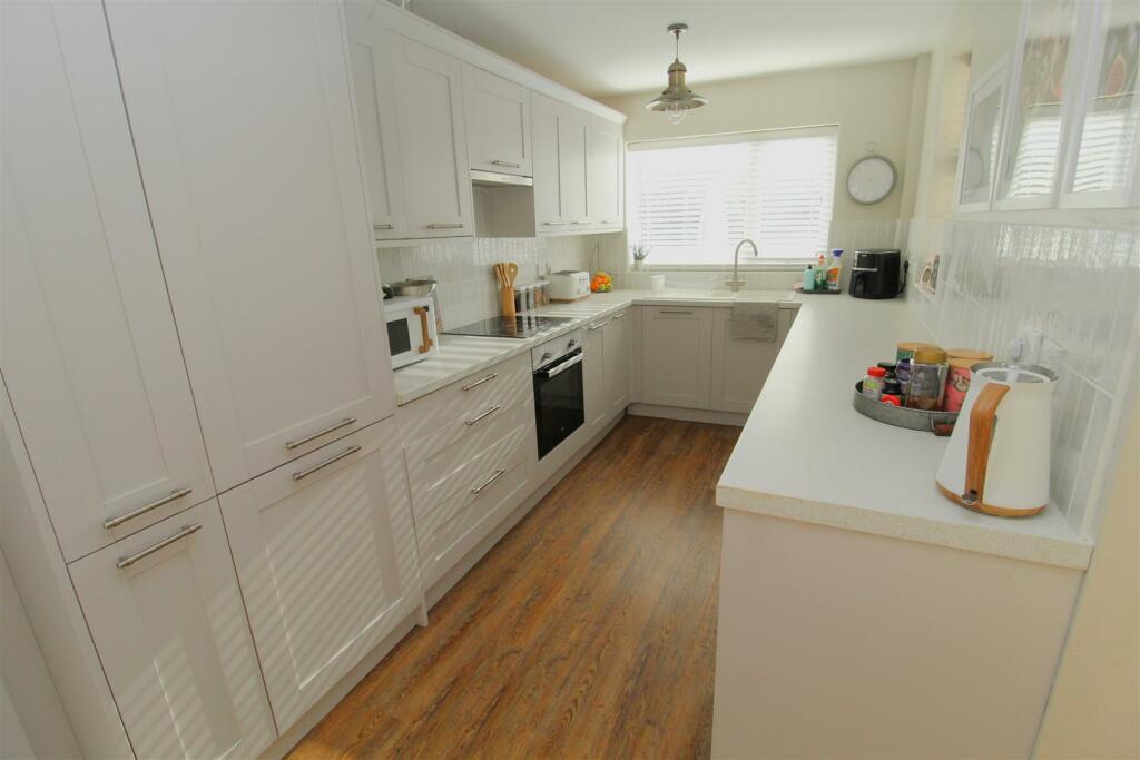 Kitchen1.JPG