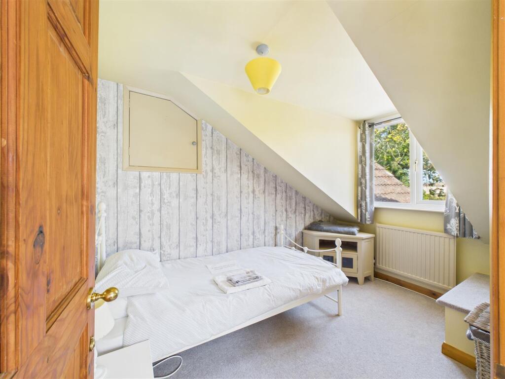 BEDROOM 4