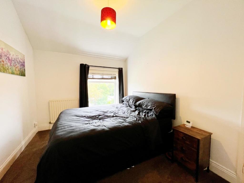 Bedroom 1 pic 1.jpg